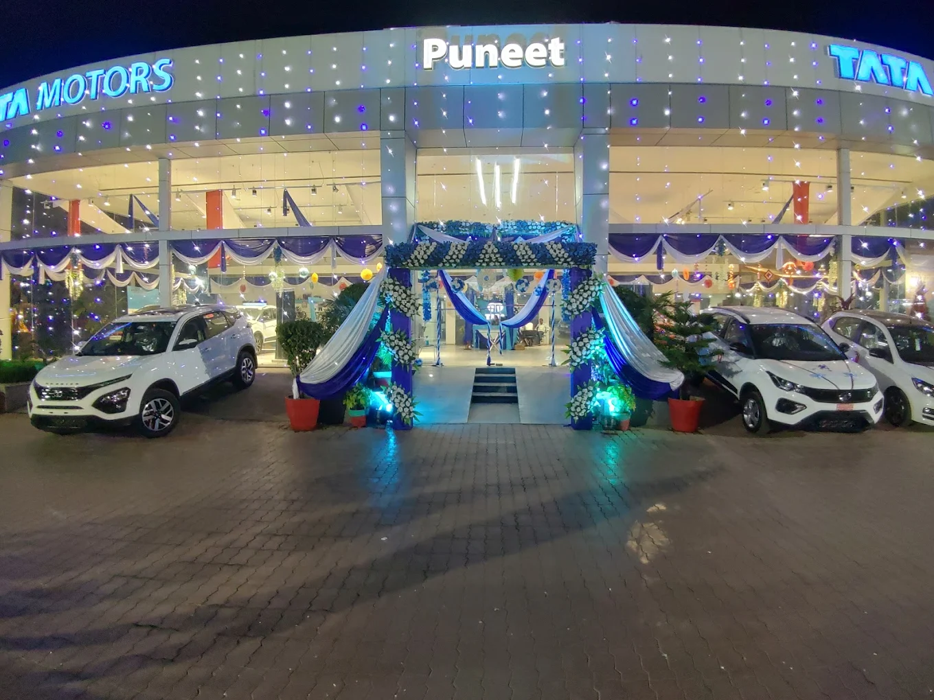 Puneet Tata Showroom Lucknow